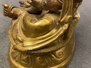 Une figure du Bouddha en cuivre dor&eacute;, Sino-Tibet, 18/19&egrave;me